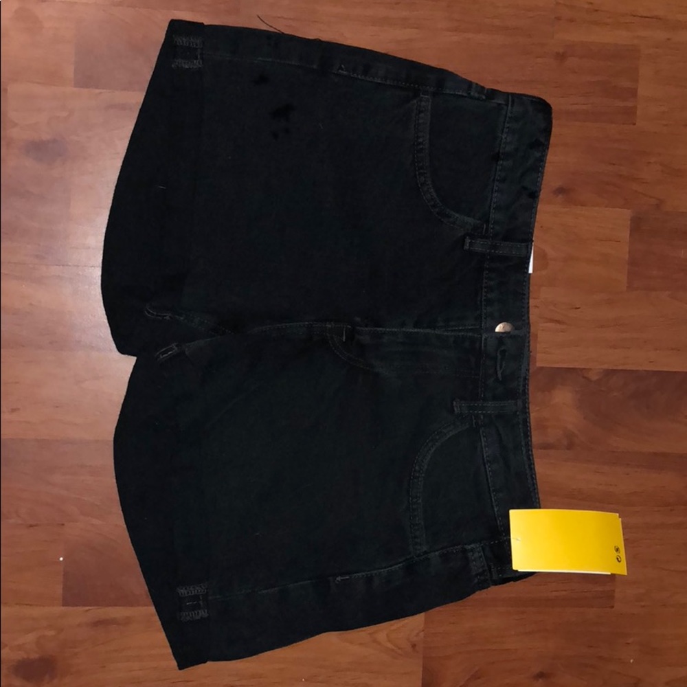 H&M Black Regular Waist Shorts